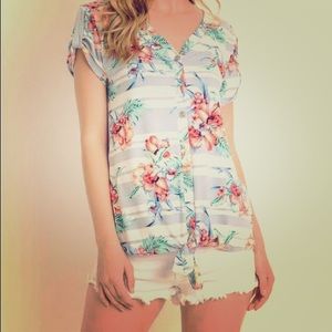 💛Button Up Tropical Top NWOT